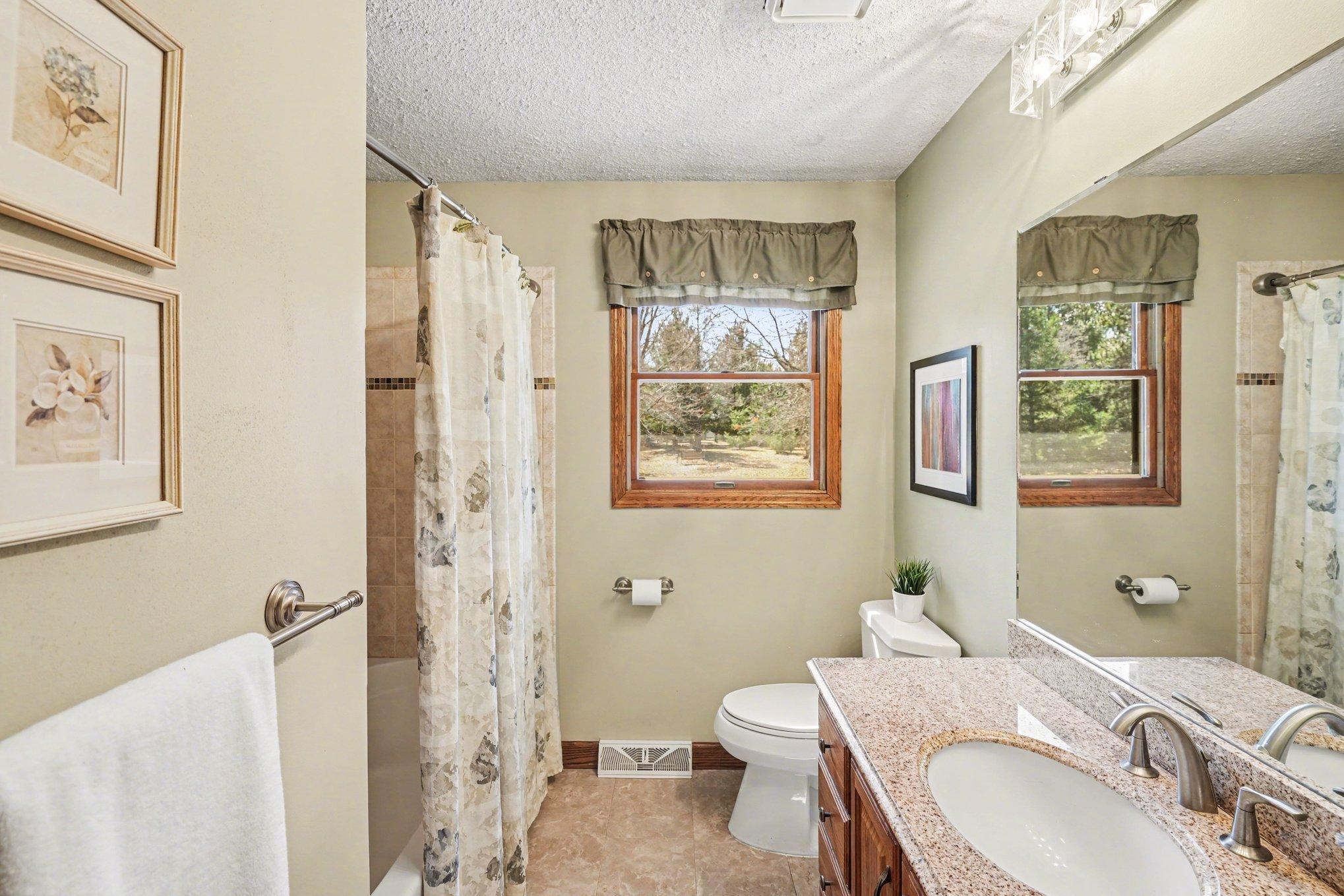Full Bathroom in the Upper Level. Nicely updated w/ 36" Vanity and Granite