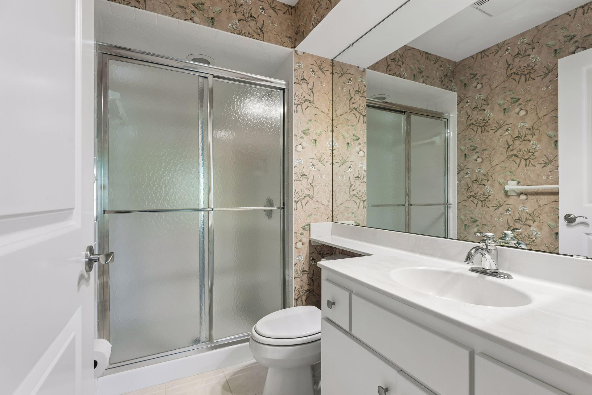 Private 3/4 ensuite bathroom