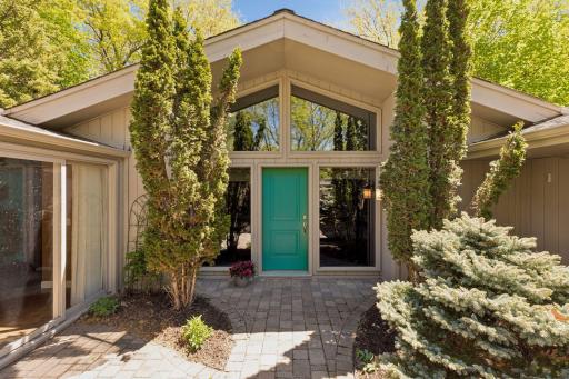 Welcome to 4785 Bayswater Road in Amesbury West!