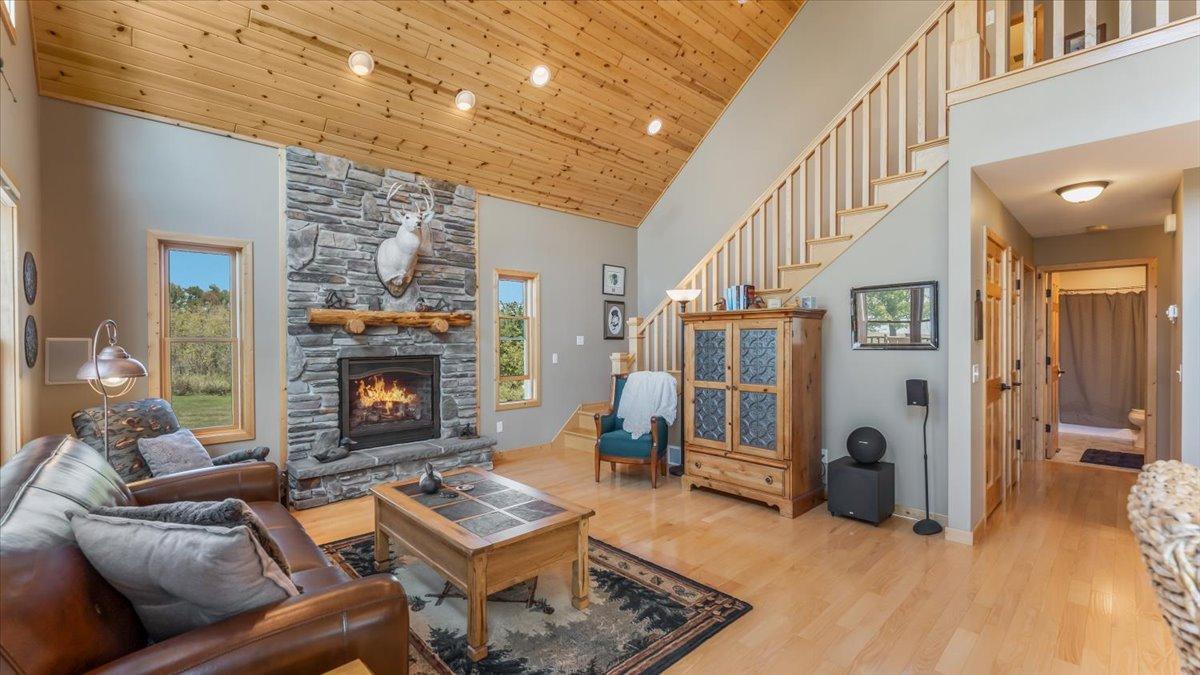 30381 Wildwood Rd, Ashby, MN 56309.Open Staircase, comfortable layout.
