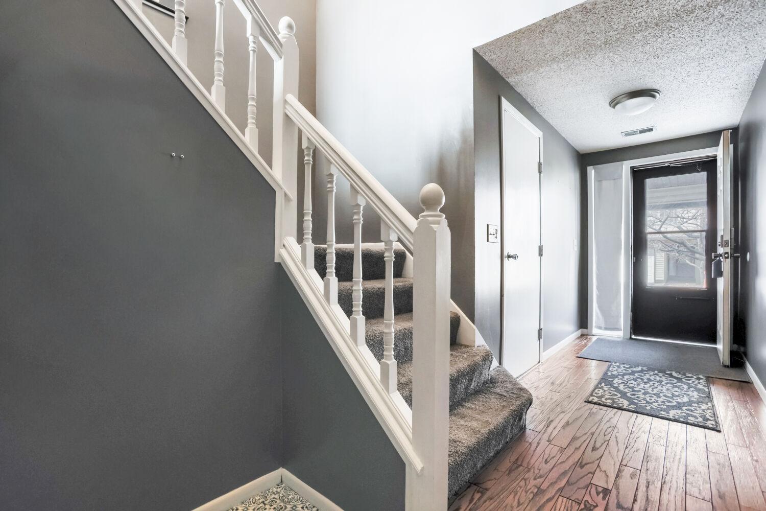 6 110th Ln NW - Web Quality - 007 - 04 Foyer.jpg