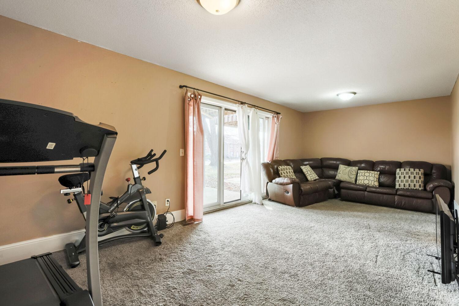 6 110th Ln NW - Web Quality - 015 - 12 Family Room.jpg