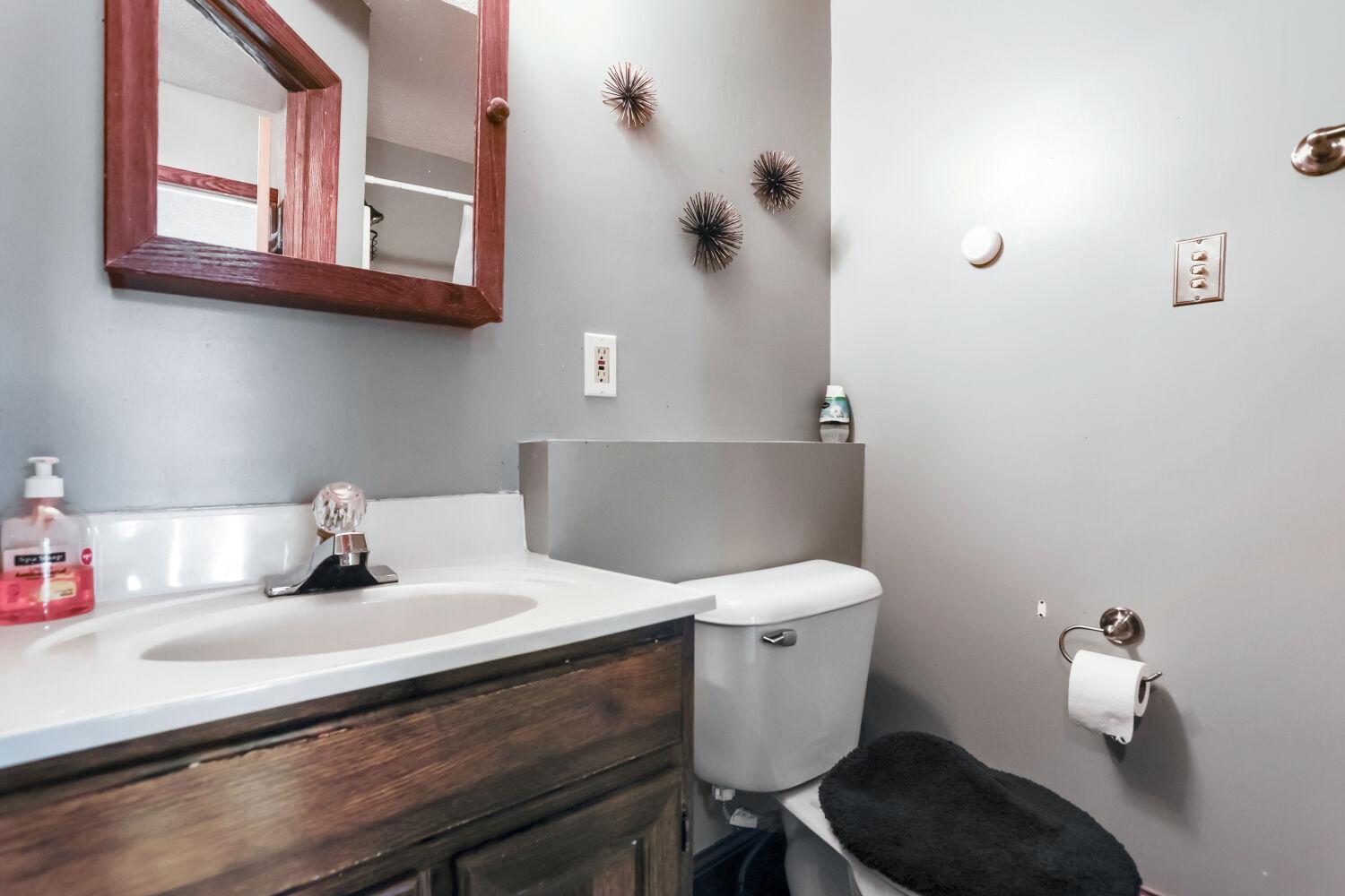 6 110th Ln NW - Web Quality - 025 - 22 Bathroom.jpg