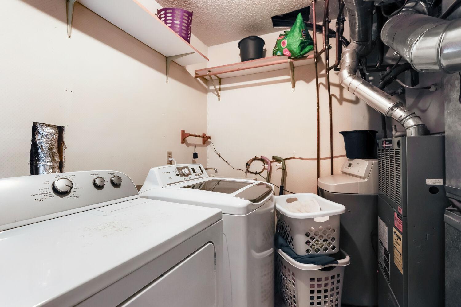 6 110th Ln NW - Web Quality - 026 - 23 Laundry Room.jpg