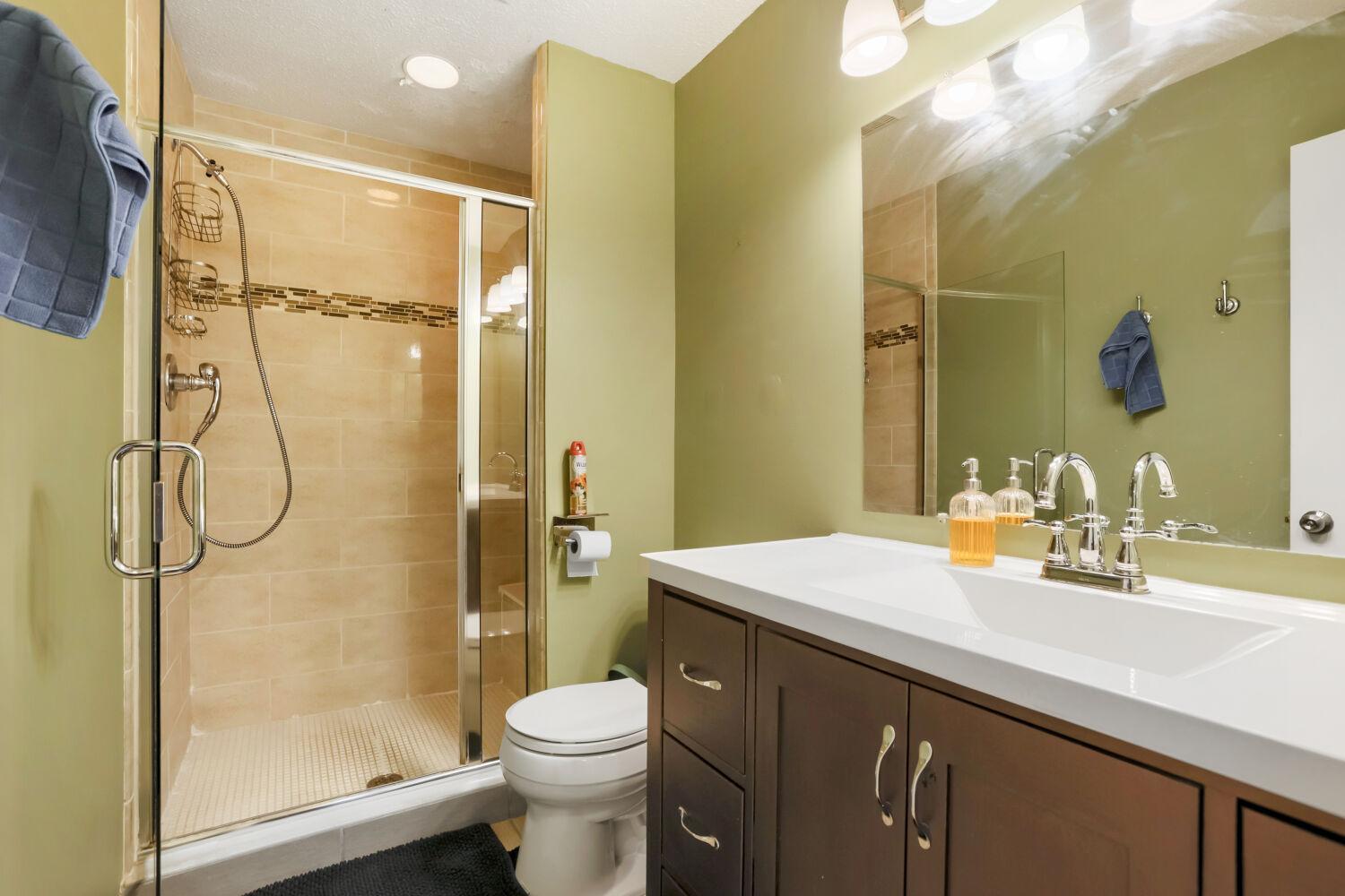 6 110th Ln NW - Web Quality - 024 - 21 Bathroom.jpg