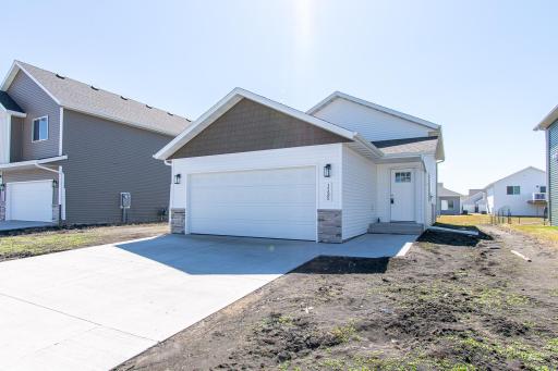 1135 Jill Drive W, West Fargo, ND 58078