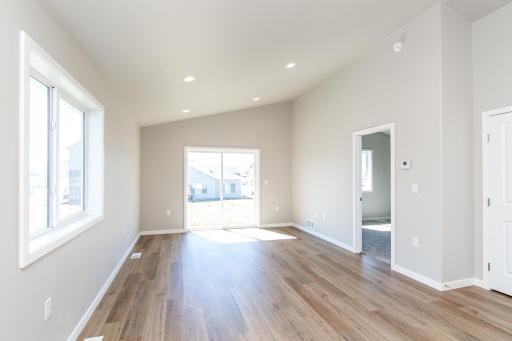 1135 Jill Drive W, West Fargo, ND 58078