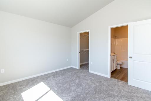 1135 Jill Drive W, West Fargo, ND 58078