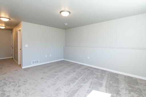 1135 Jill Drive W, West Fargo, ND 58078
