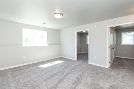 1135 Jill Drive W, West Fargo, ND 58078