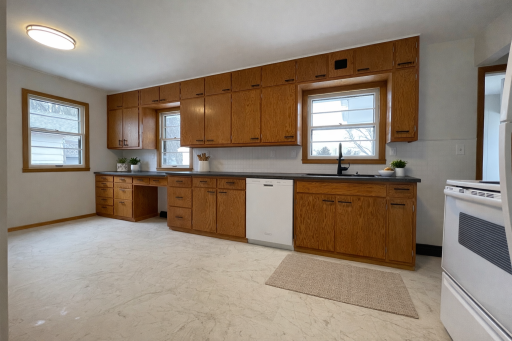 618 9th Avenue SE, Waseca, MN 56093