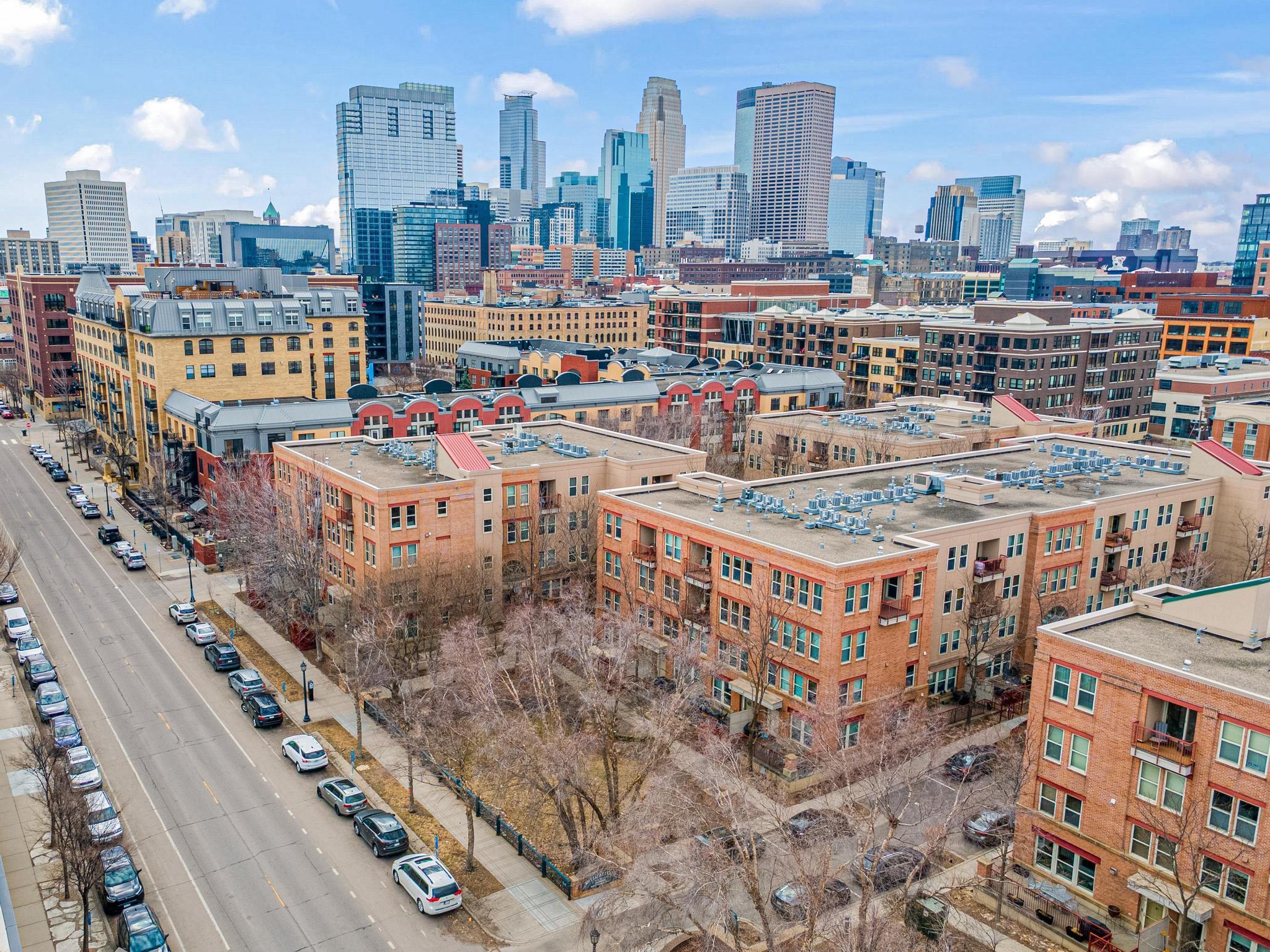 Unbeatable location just steps from the riverfront, premier dining, shopping, and entertainment