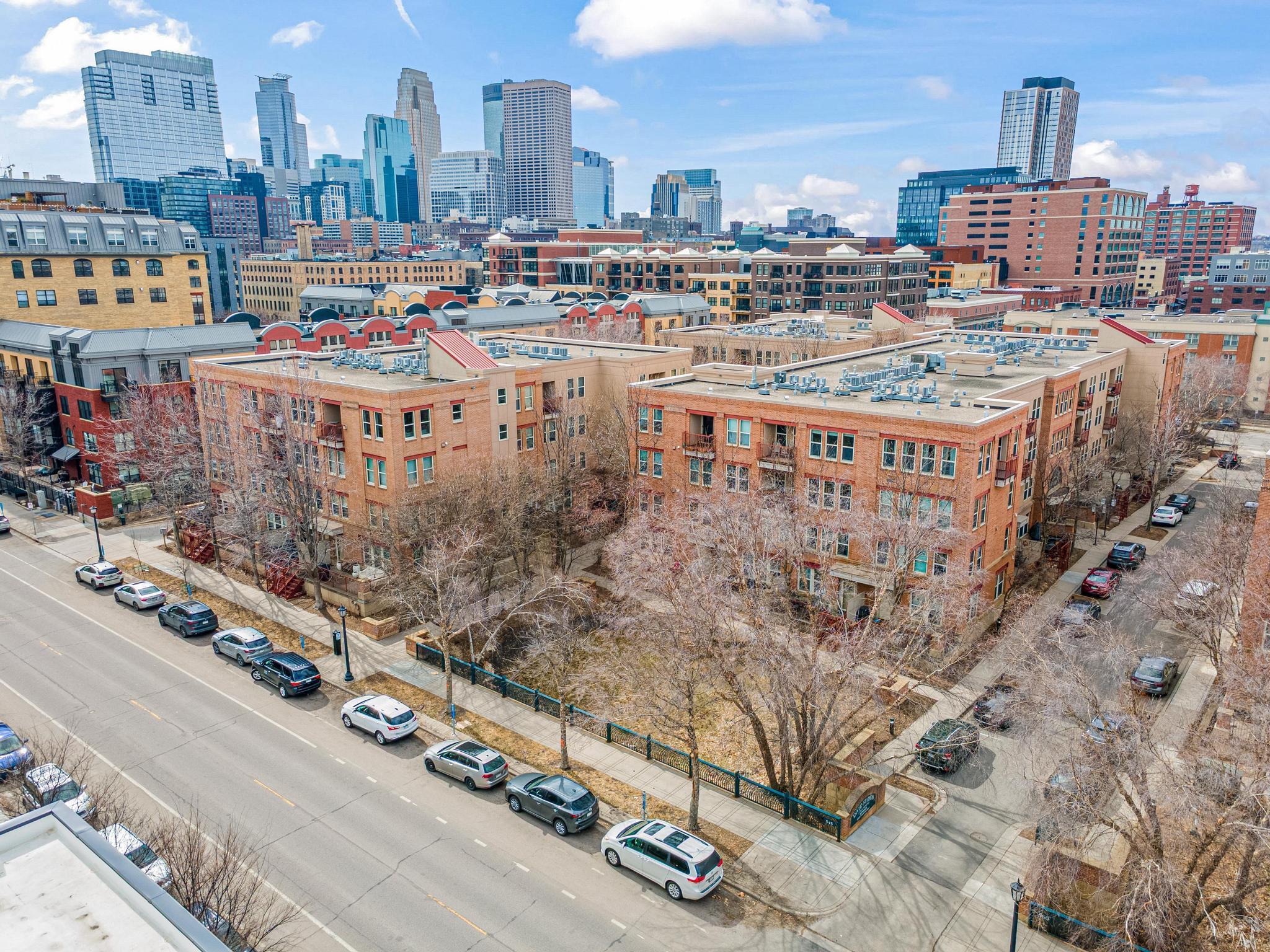 Unbeatable location just steps from the riverfront, premier dining, shopping, and entertainment