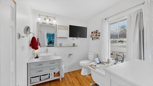 Private 3/4 Primary Ensuite Bathroom