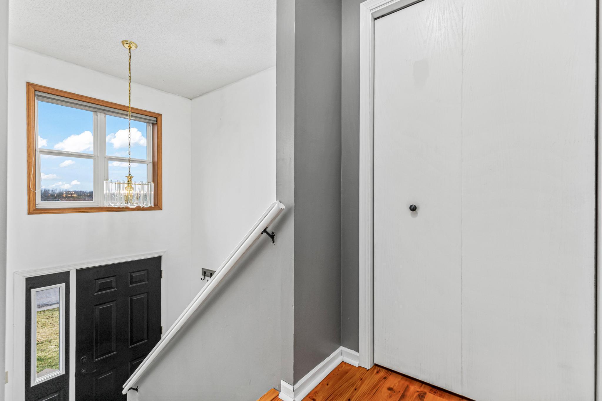 105 Meadow Lane-2.jpg