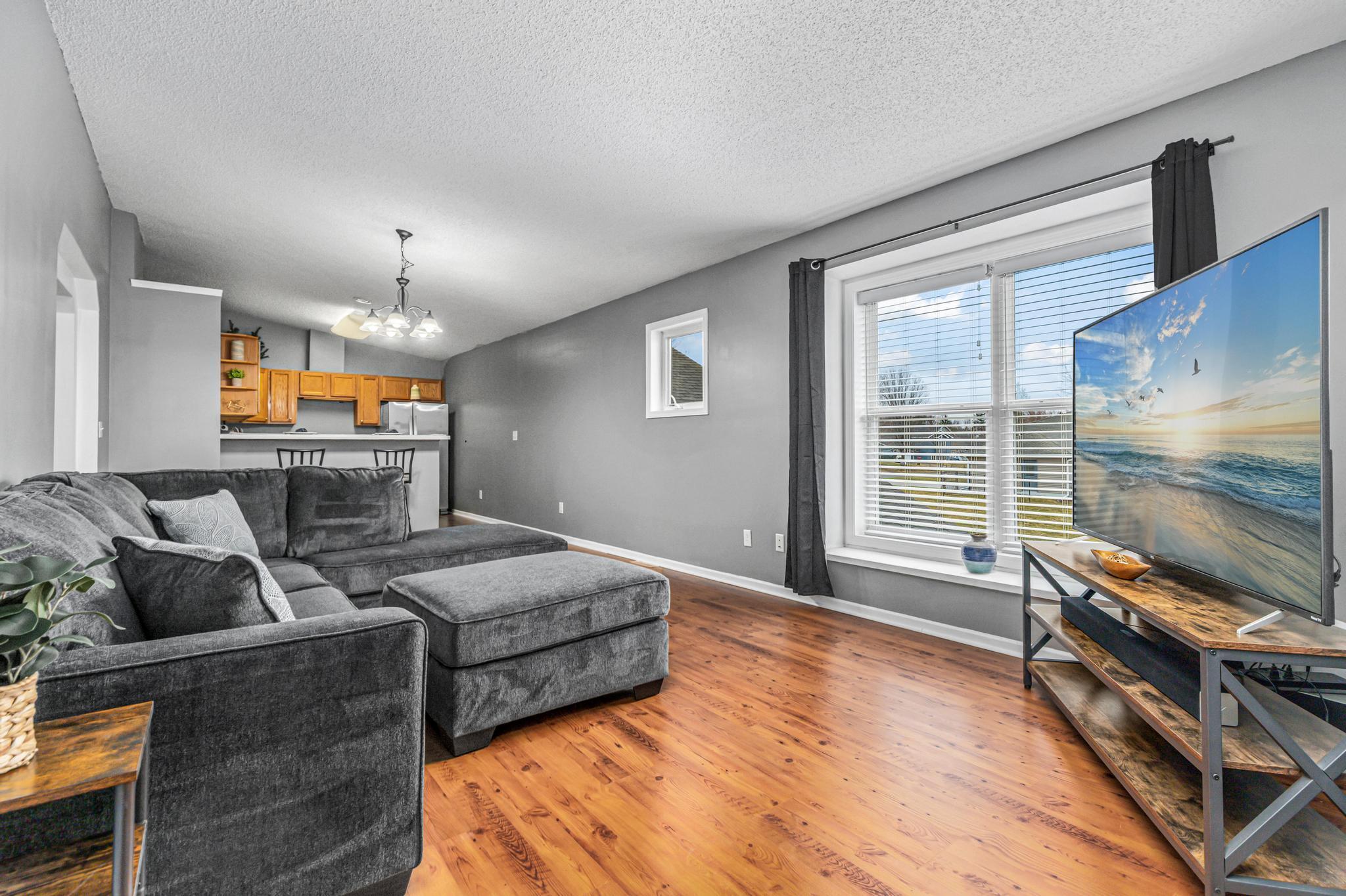 105 Meadow Lane-3.jpg