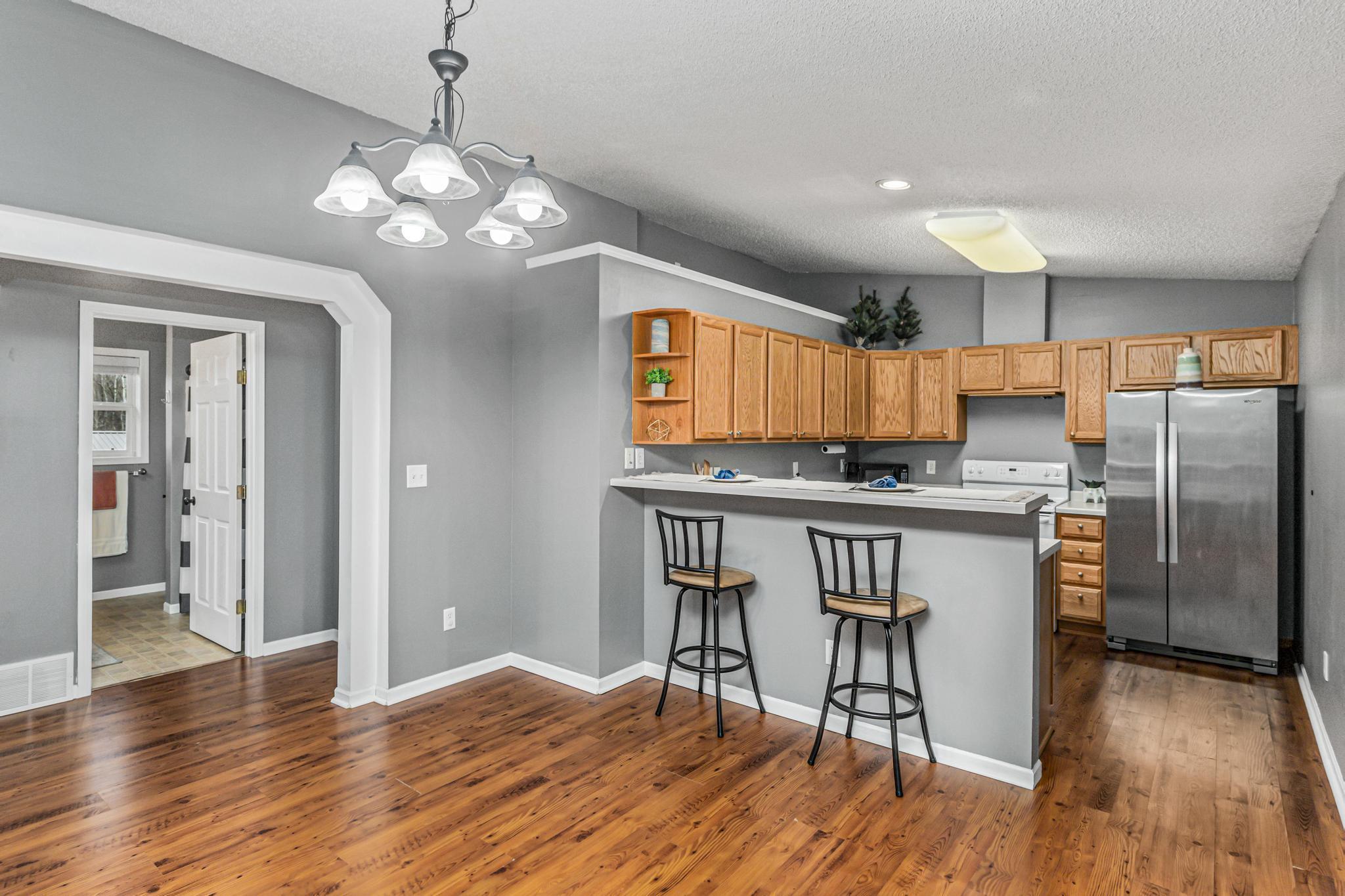 105 Meadow Lane-8.jpg