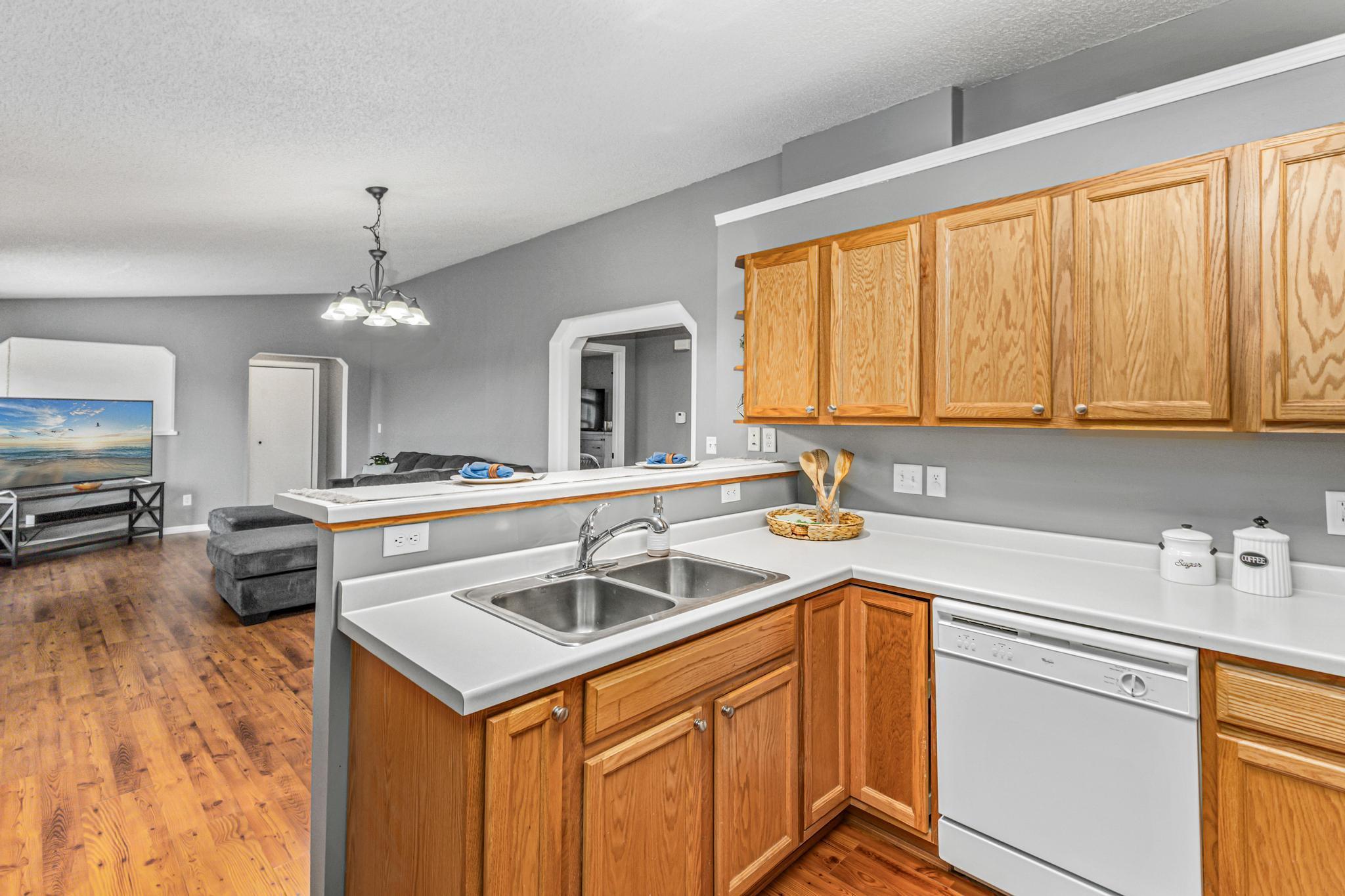 105 Meadow Lane-10.jpg