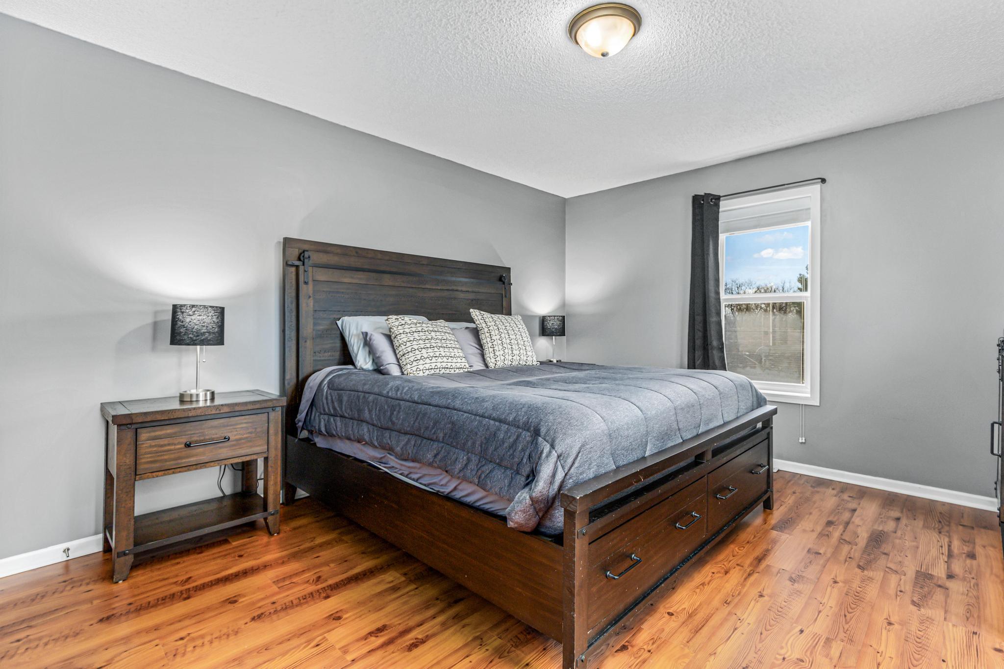 105 Meadow Lane-13.jpg