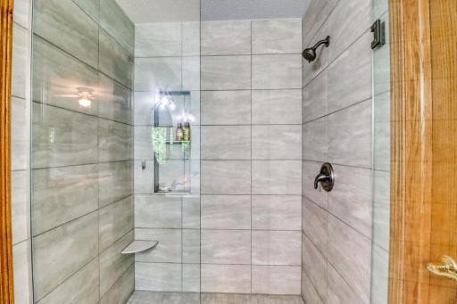 Primary Bathroom1_3.jpeg