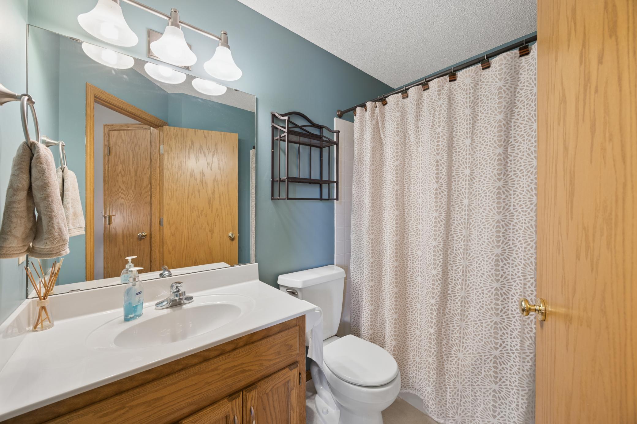 Upper level hallway full bathroom