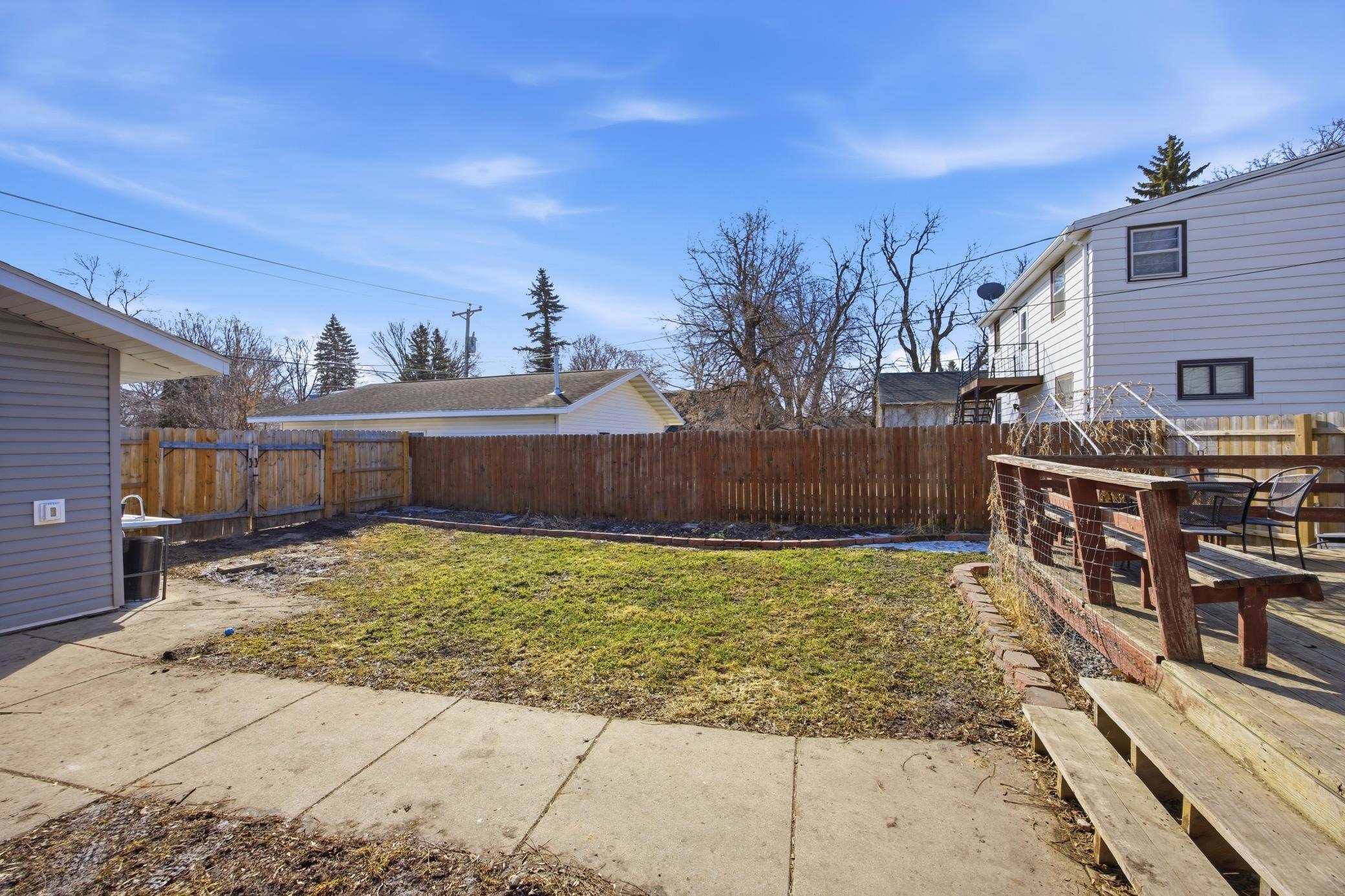 Large Fully Fenced Yard
