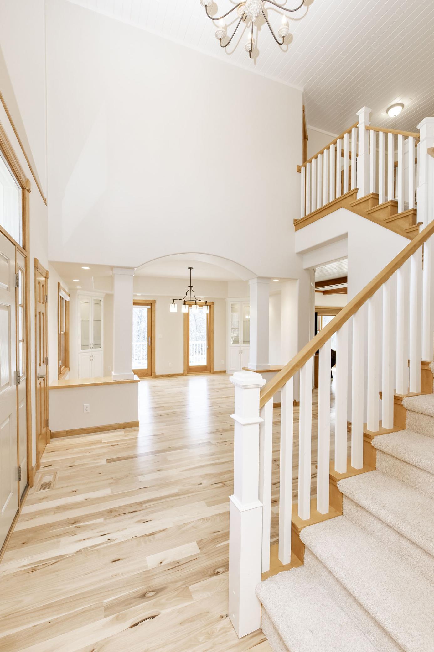 Stairs/Foyer