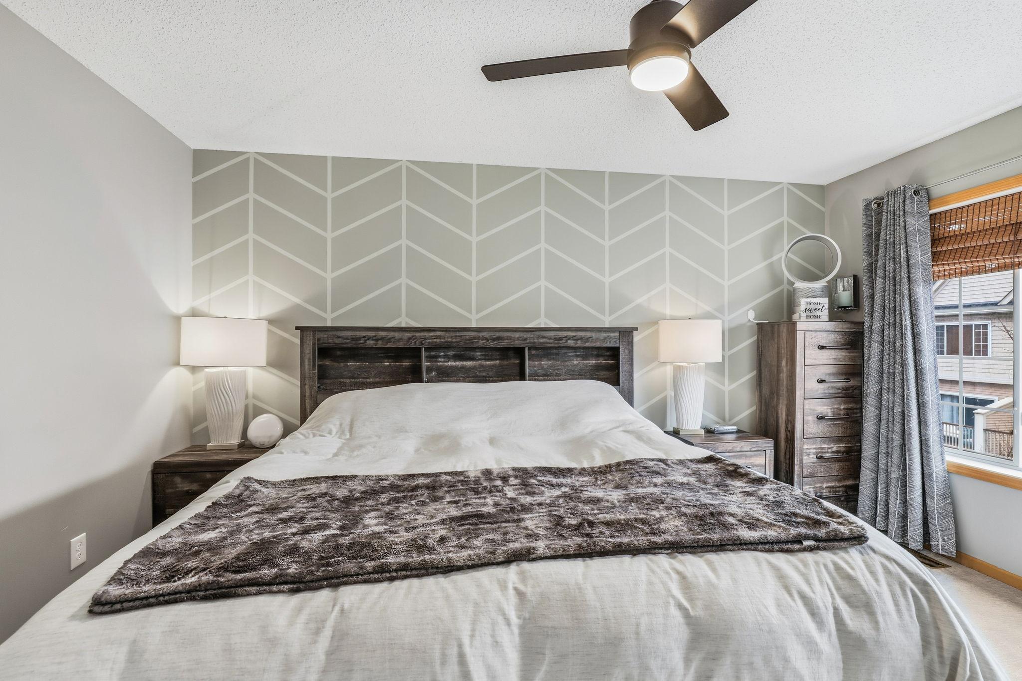 Upper level has LARGE Primary BR