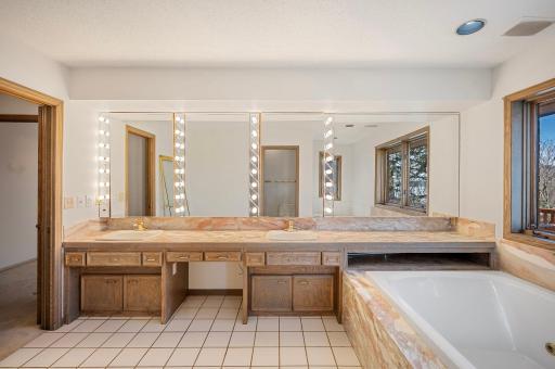6541 Beach Road, Eden Prairie, MN 55344