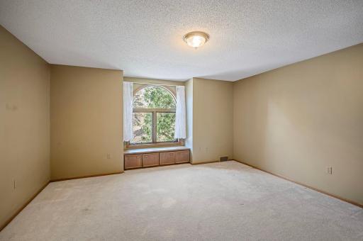 6541 Beach Road, Eden Prairie, MN 55344