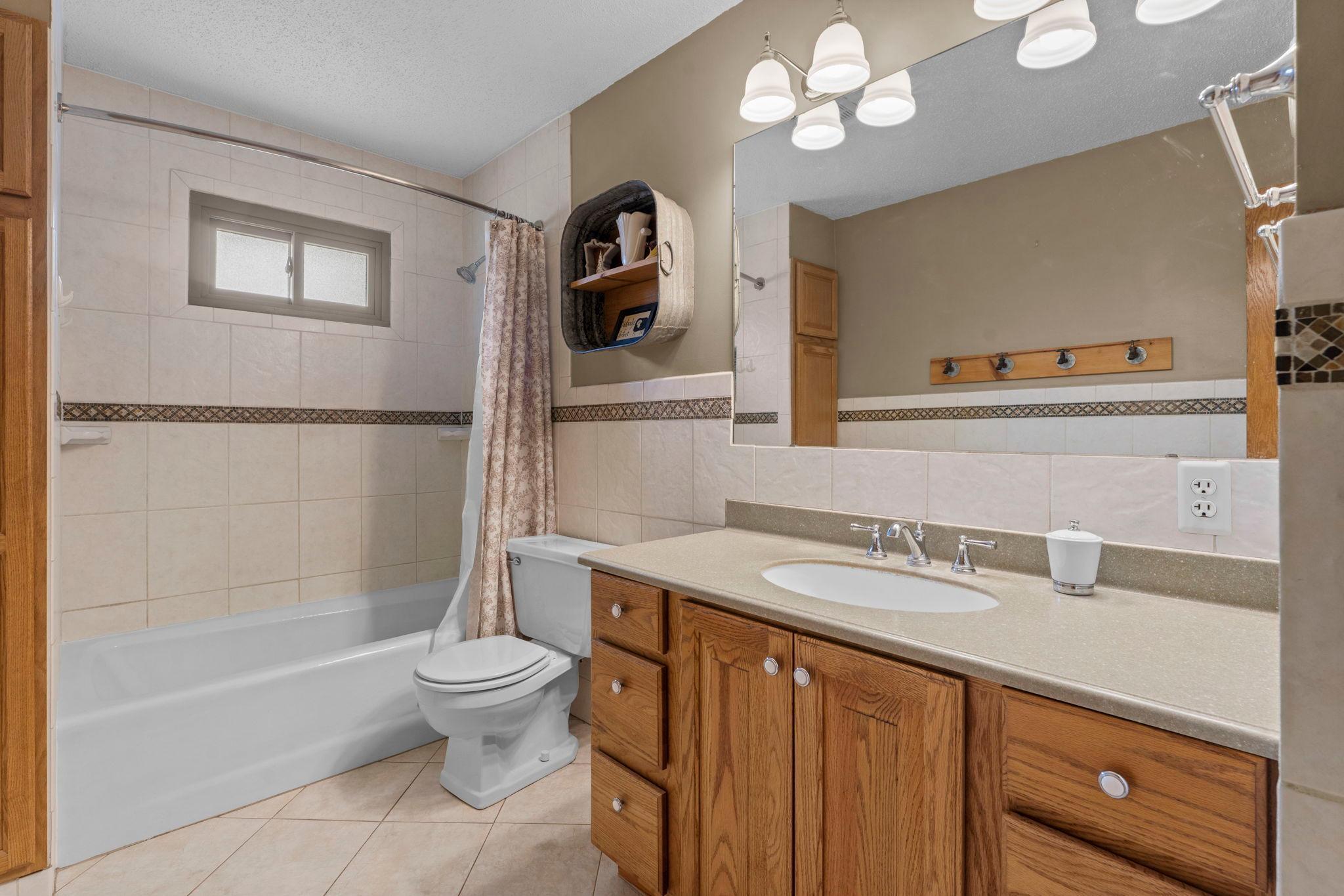 32-web-or-mls-1848 133rd Ln NE-88.jpg