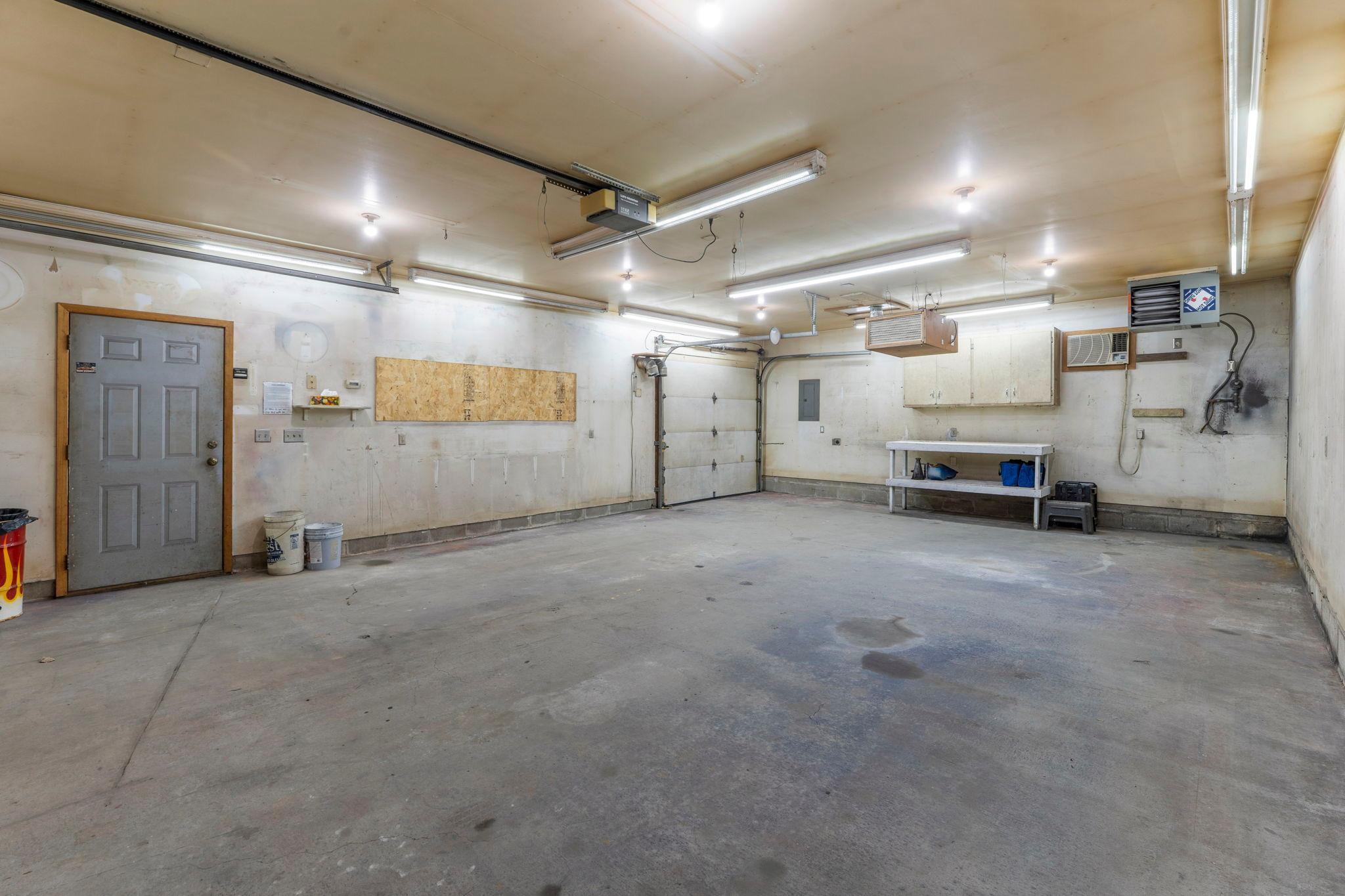 65-web-or-mls-1848 133rd Ln NE-248.jpg