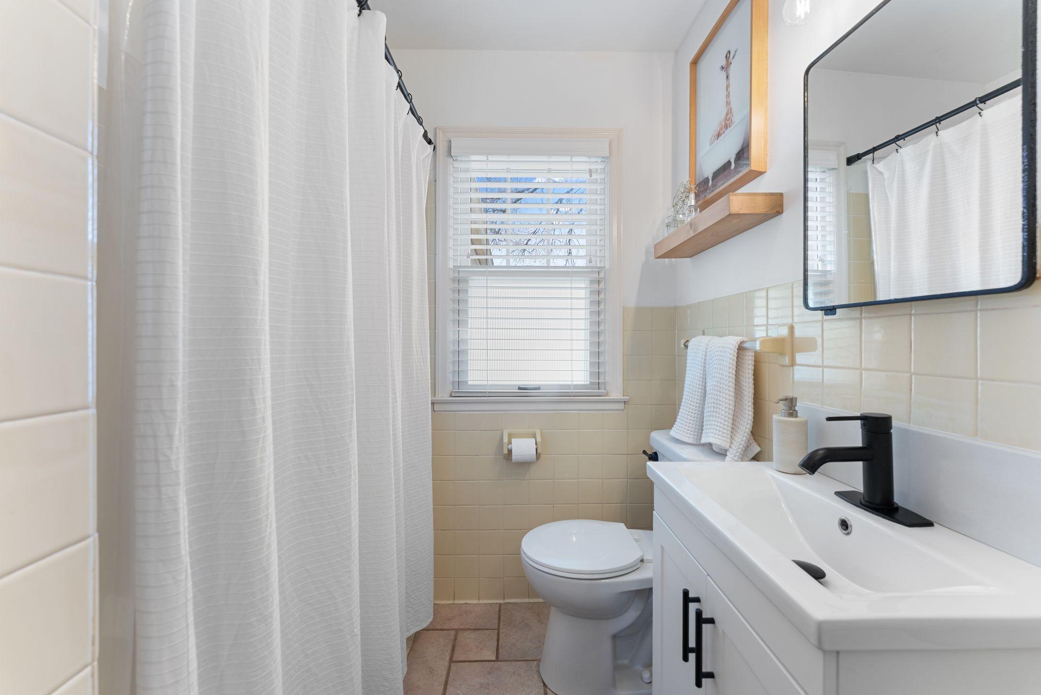 Main level full bath