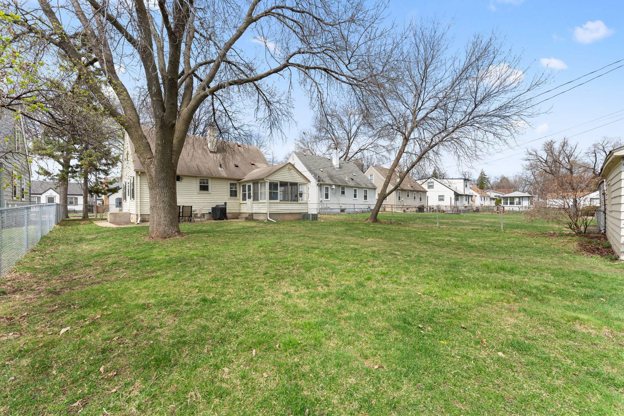 Large flat fully fenced yard