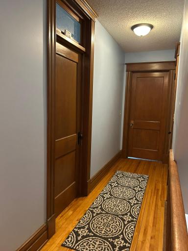 1636 - Lots of gorgeous wood details and trim