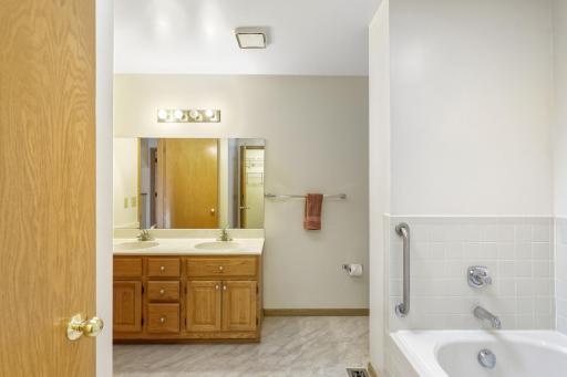 249 6th St NE, Minneapolis, MN 55413-31.jpg