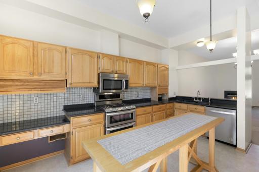 249 6th St NE, Minneapolis, MN 55413-18.jpg