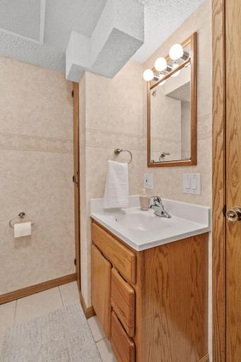 1956 3rd Street E, Saint Paul, MN 55119