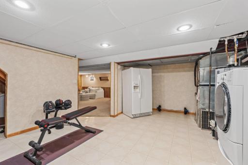 1956 3rd Street E, Saint Paul, MN 55119