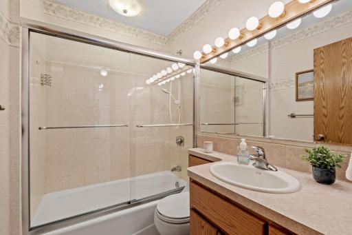 1956 3rd Street E, Saint Paul, MN 55119