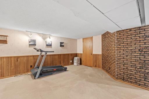 1956 3rd Street E, Saint Paul, MN 55119