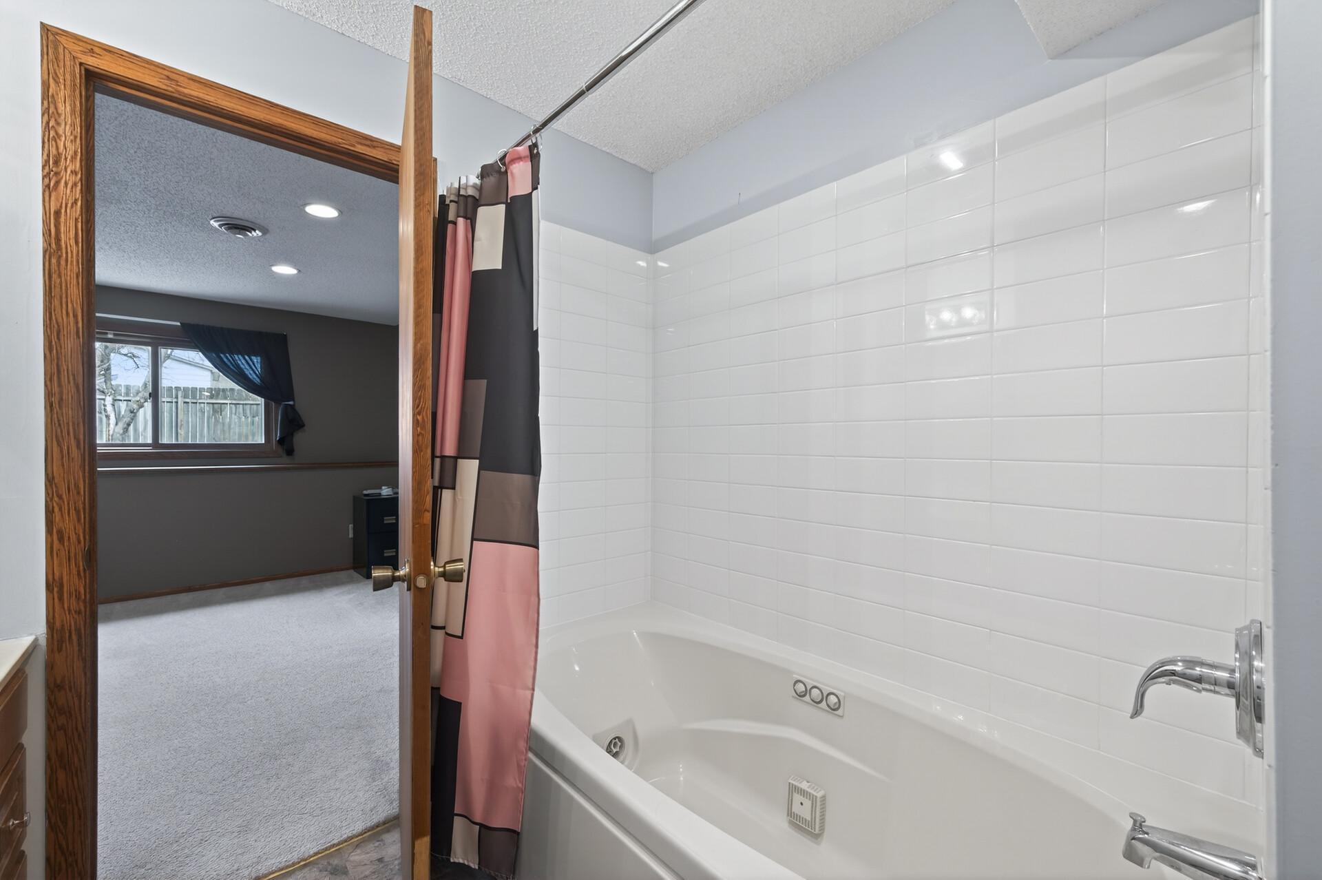 Lower Level Full Bath