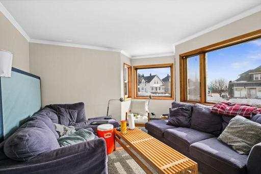 1027 E 9th Street, Duluth, MN 55805