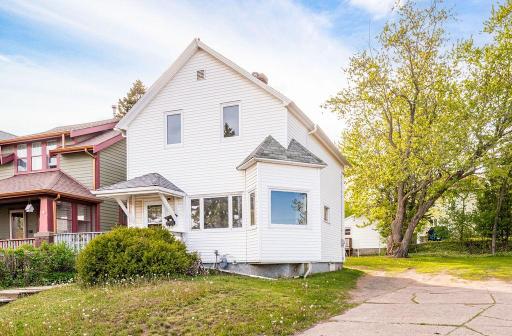 1027 E 9th Street, Duluth, MN 55805