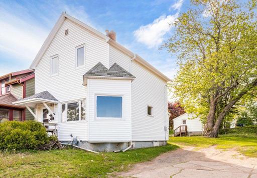 1027 E 9th Street, Duluth, MN 55805