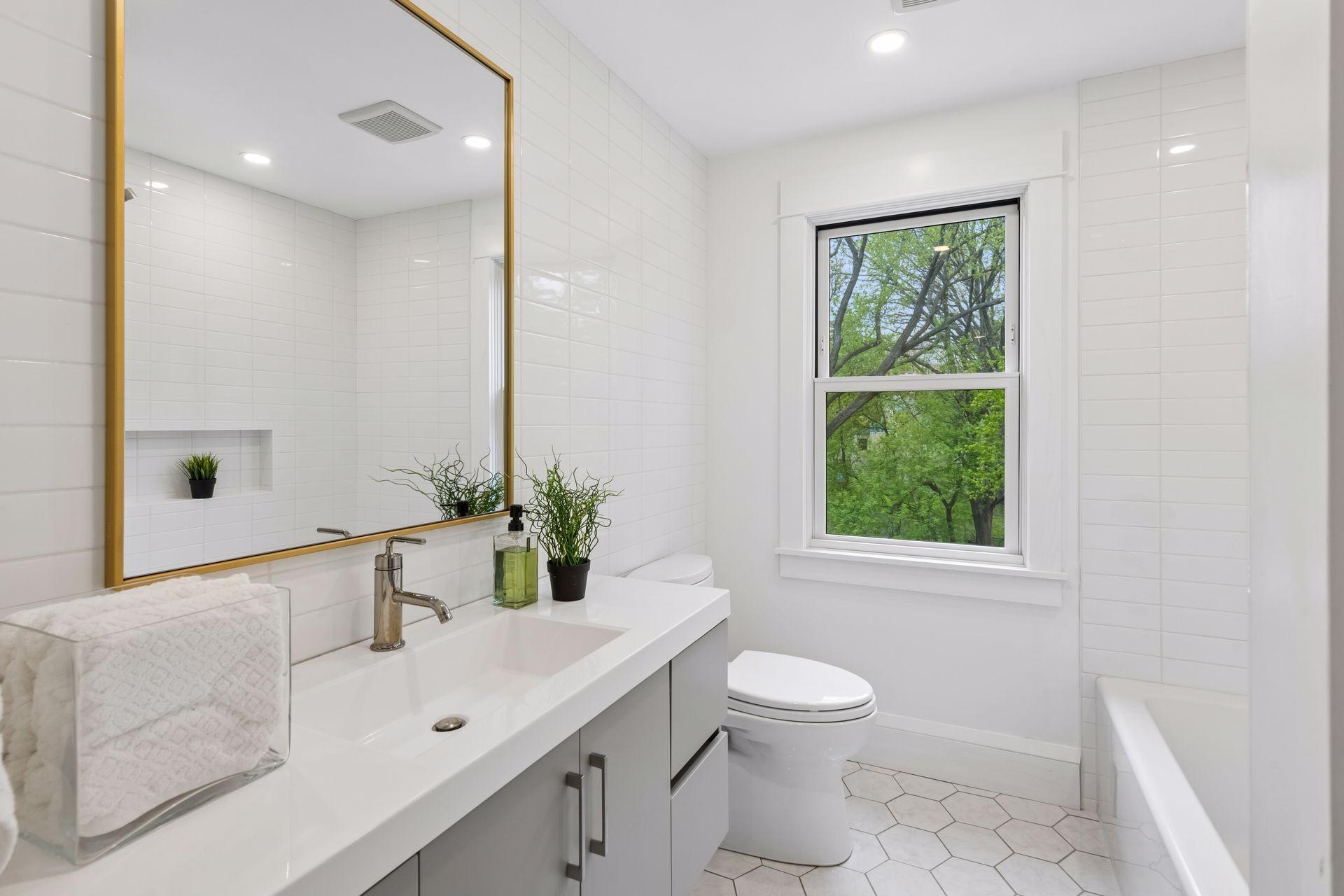 Hall full bath