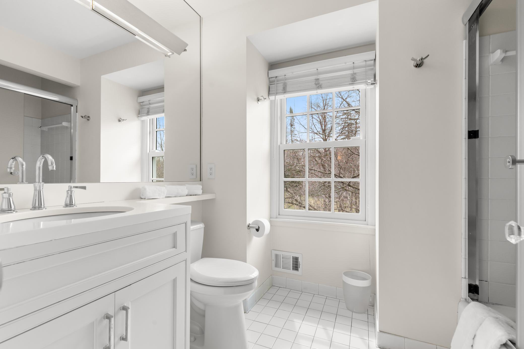 An additional second level sunny and fresh