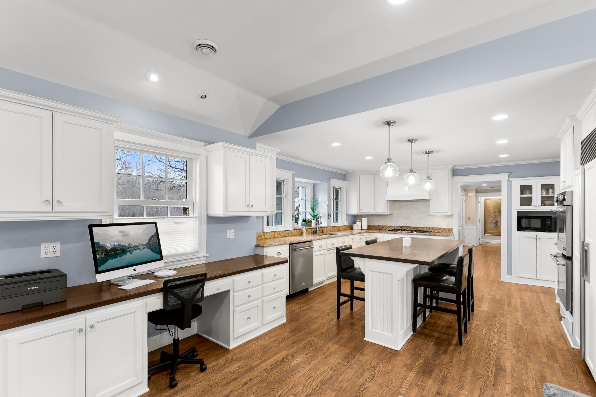 Ample spaces for preparing, cooking, organizing, and most importantly gathering