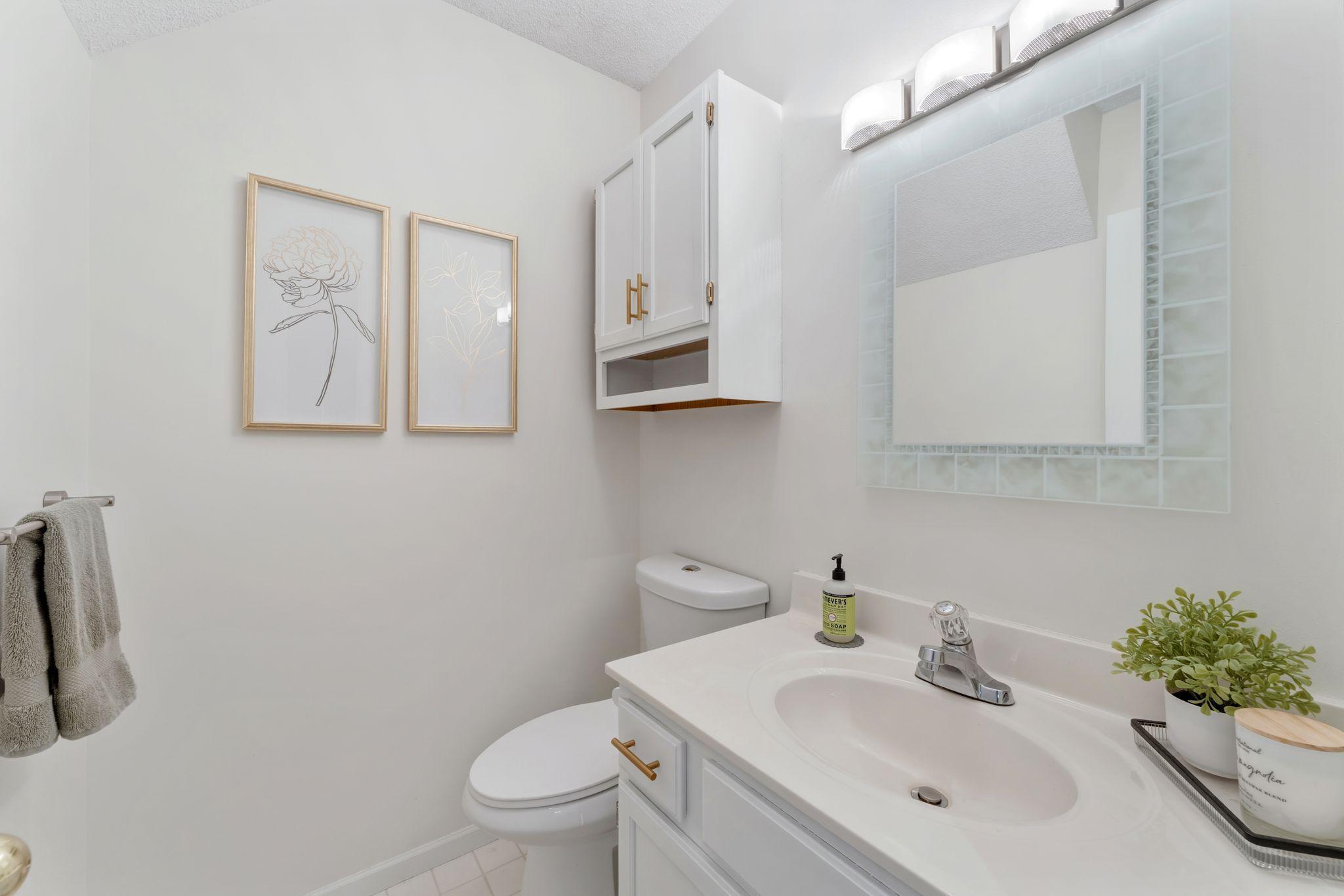 Fresh main level 1/2 bath