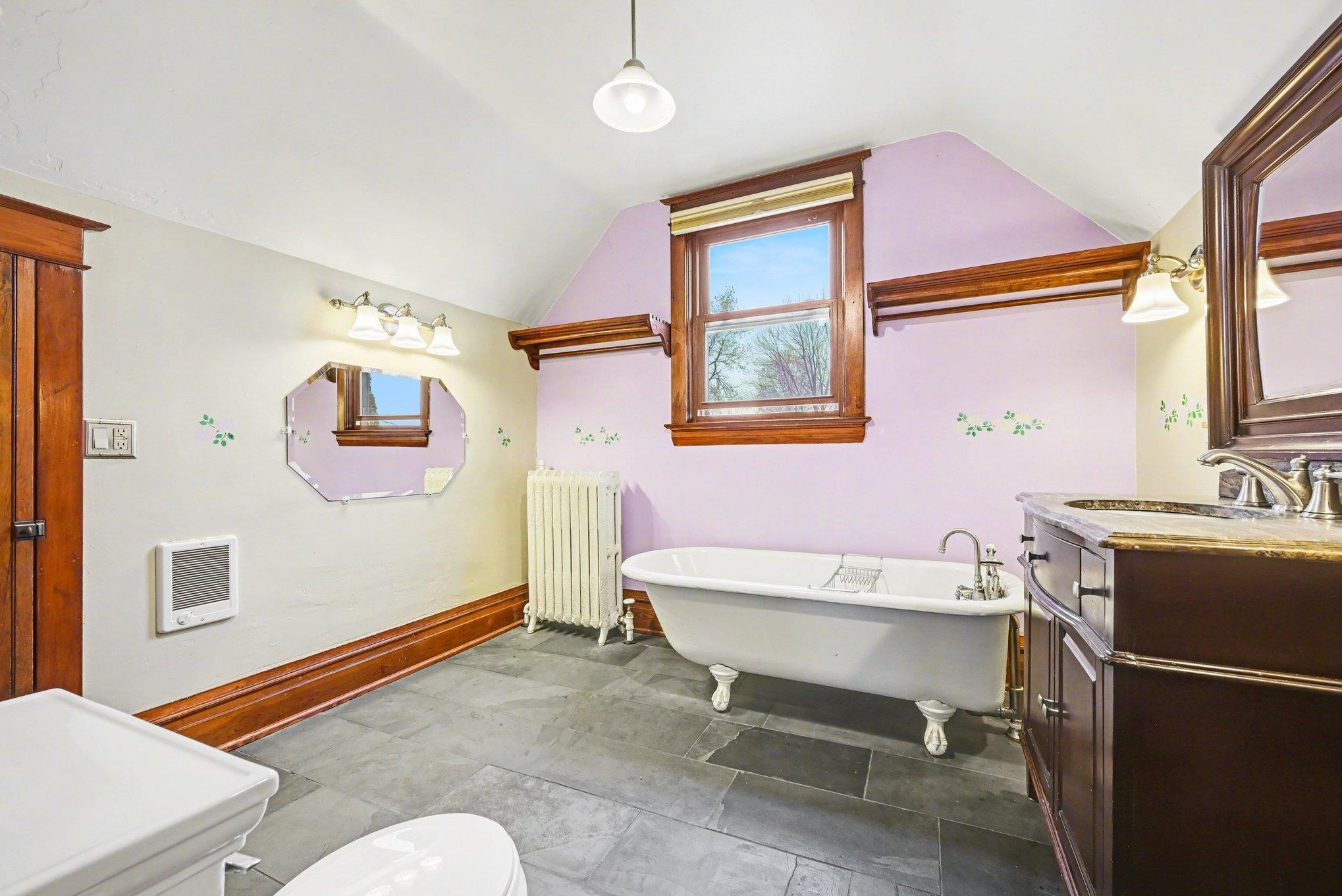 Upper level full hall bath with walk-in shower